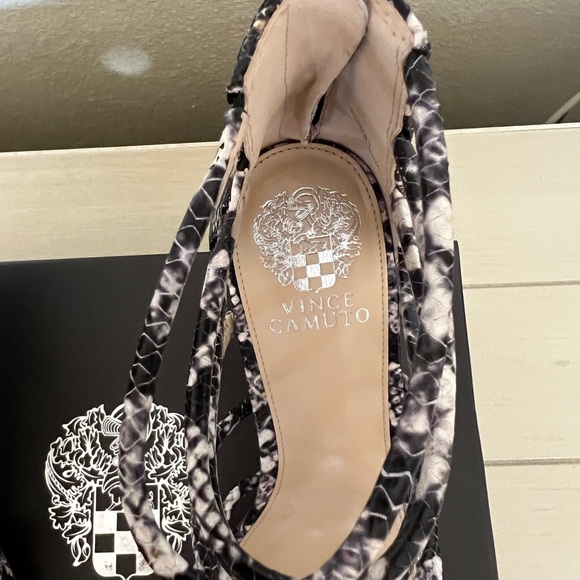 ✨NEW✨VINCE CAMUTO Ambaritan Strappy Heeled Sandals🐍 - Picture 6 of 7